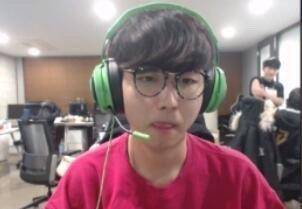 色逐渐从替 色逐渐从替