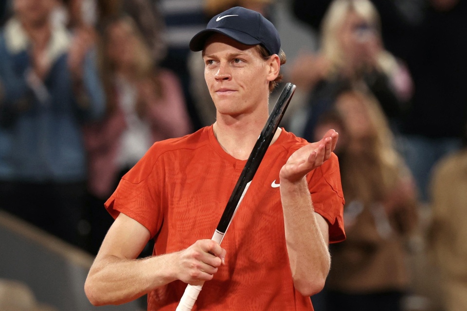 强的防守反 强的防守反